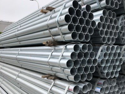 熱銷 鍍鋅管現(xiàn)貨規(guī)格4分-8寸 熱鍍鋅鋼管DN100*4.0國(guó)標(biāo)消防管批發(fā)