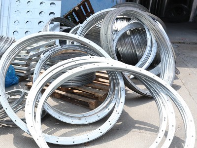 鍍鋅法蘭風(fēng)管圓形風(fēng)機(jī)鍍鋅通風(fēng)管道連接配件角鐵法蘭價格實惠