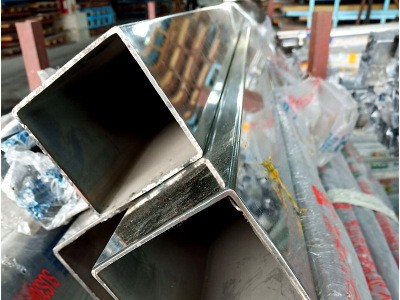 廠家直銷304不銹鋼方管 不銹鋼焊管 不銹鋼工程裝飾管 拉絲矩形管