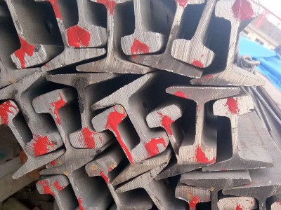 現(xiàn)貨供應(yīng)43kg軌道鋼 鋼軌鐵道軌國(guó)際標(biāo)準(zhǔn)30公斤輕軌產(chǎn)地邯鄲