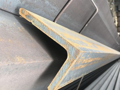 Q235B熱軋不等邊角鋼 定制熱鍍鋅角鐵沖孔萬(wàn)能角鋼拉彎三角鐵現(xiàn)貨