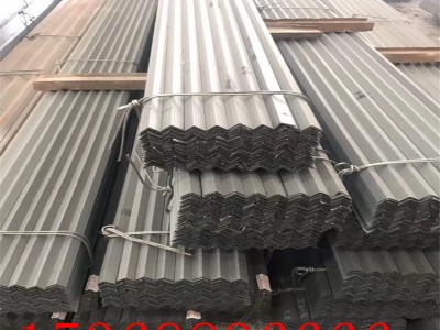 現貨供應貨架等邊角鋼 萬能等邊光面角鋼 沖孔花角鋼質優價廉