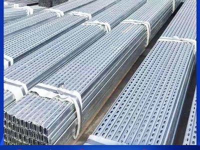 鍍鋅C型鋼冷彎型材 鋼結(jié)構(gòu)建筑廠房用c型鋼 熱鍍鋅C型鋼加工打孔