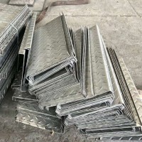 201 304不銹鋼花紋板 樓梯板 腳踏板焊接折彎加工定做來樣加工