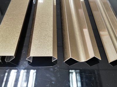 天花吊頂的不銹鋼L型條直角壓邊條幕墻瓷磚收邊條黑鈦金裝U型條