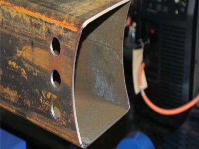 防撞護欄立柱鋼板激光下料不銹鋼復合管護欄焊接廠家