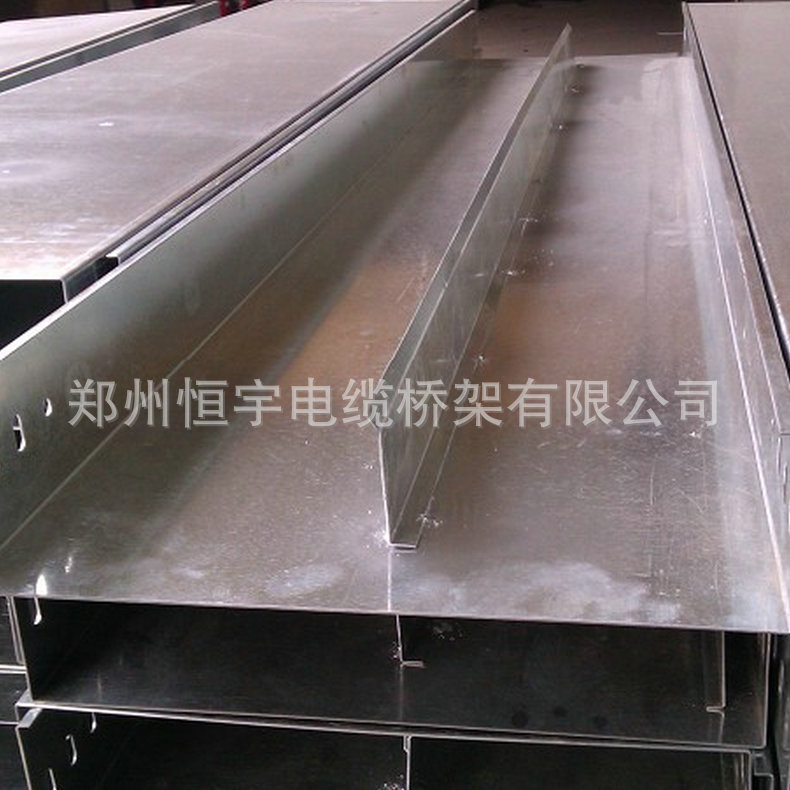 加隔板槽式橋架3.jpg