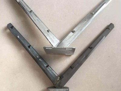 廠家批發刺鐵絲繩鐵蒺藜護欄加高防攀爬支架 刺繩三角架