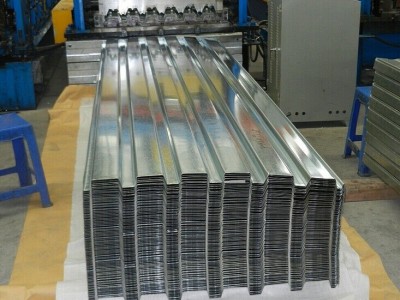 廠家直銷 集裝箱外墻專用板 1150小波浪巖棉夾芯板 箱式房 巖棉板