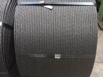 廠家定制電力通訊油木桿油炸瀝青黑木桿各種型號(hào)電線桿線路油木桿