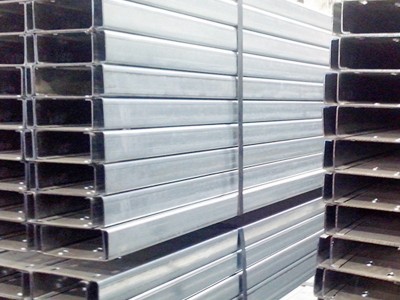 鍍鋅C型鋼 不銹鋼C型材定制屋面檁條建筑槽鍍鋅C型材冷彎型鋼沖孔